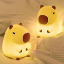 Luminária Noturna Fofa de Capivara – Estilo Cartoon em Silicone, Criativa para Mesa de Cabeceira, Decoração de Quarto e Presente de Aniversário ou Natal